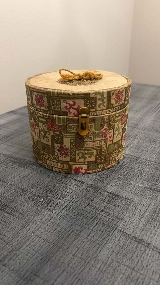Vintage 1960s Nancy Taylor Hat Box